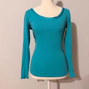 New York & Company Turquoise Long Sleeve Scoop Neck